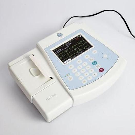 Usato UNITÉ ECG GENERAL ELECTRIC MAC 600 AVEC SON SAC DE TRANSPORT