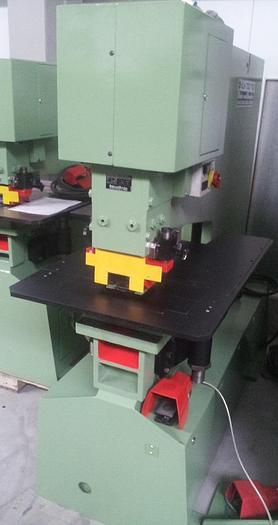 Gebraucht Hydraulische Lochstanze Mubea KLH 700 / 760