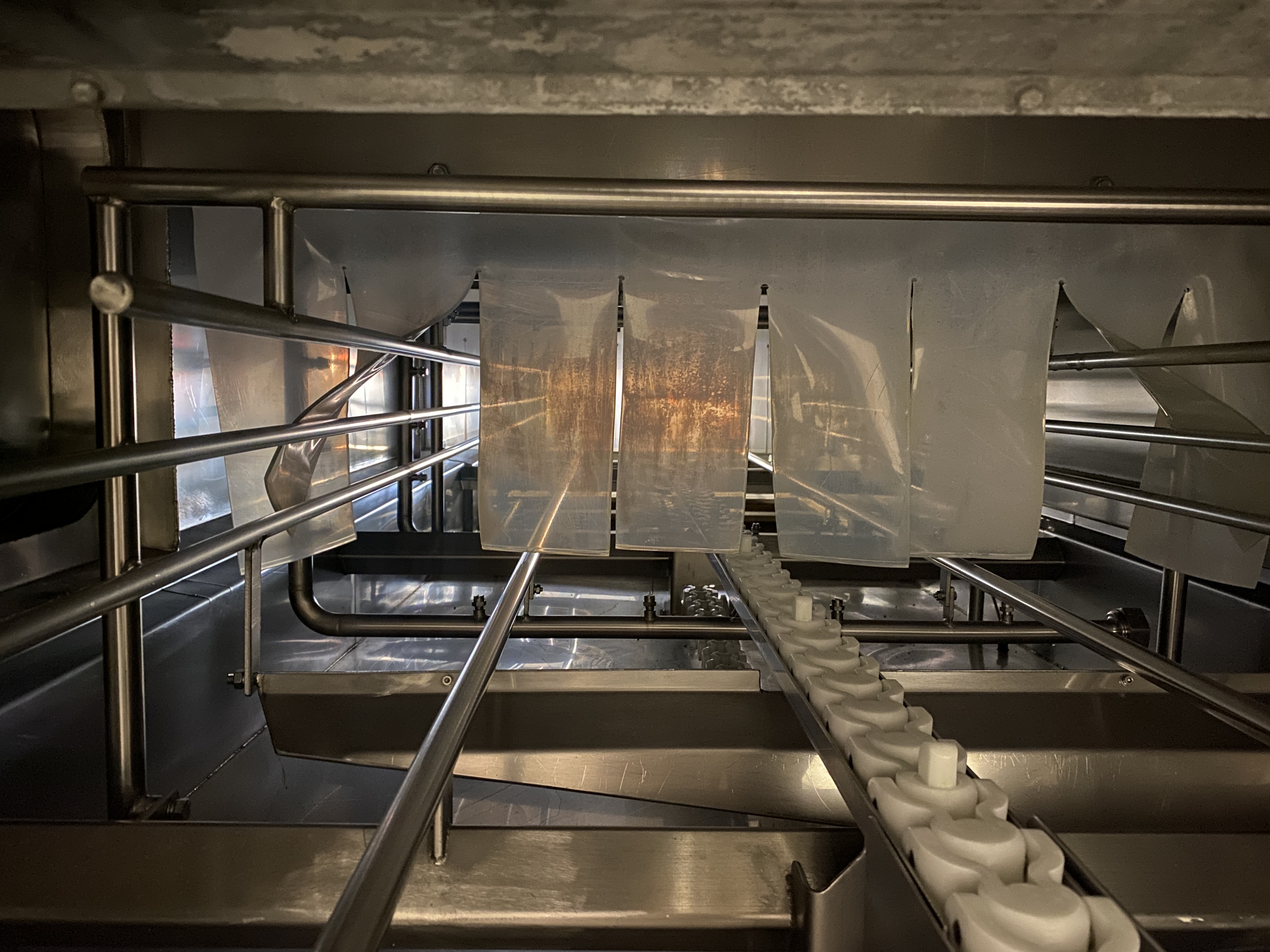 Used Unitech crate washer Single track washer with exit conveyor