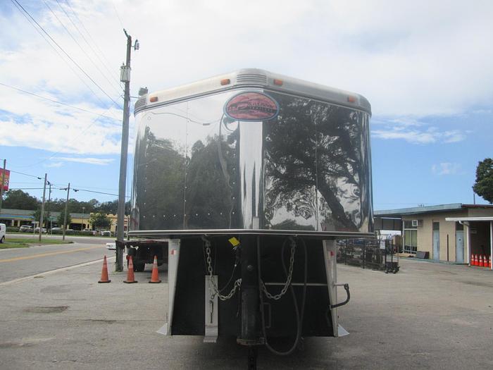 Used 2009 Sundowner 3 Slant Horse Trailer