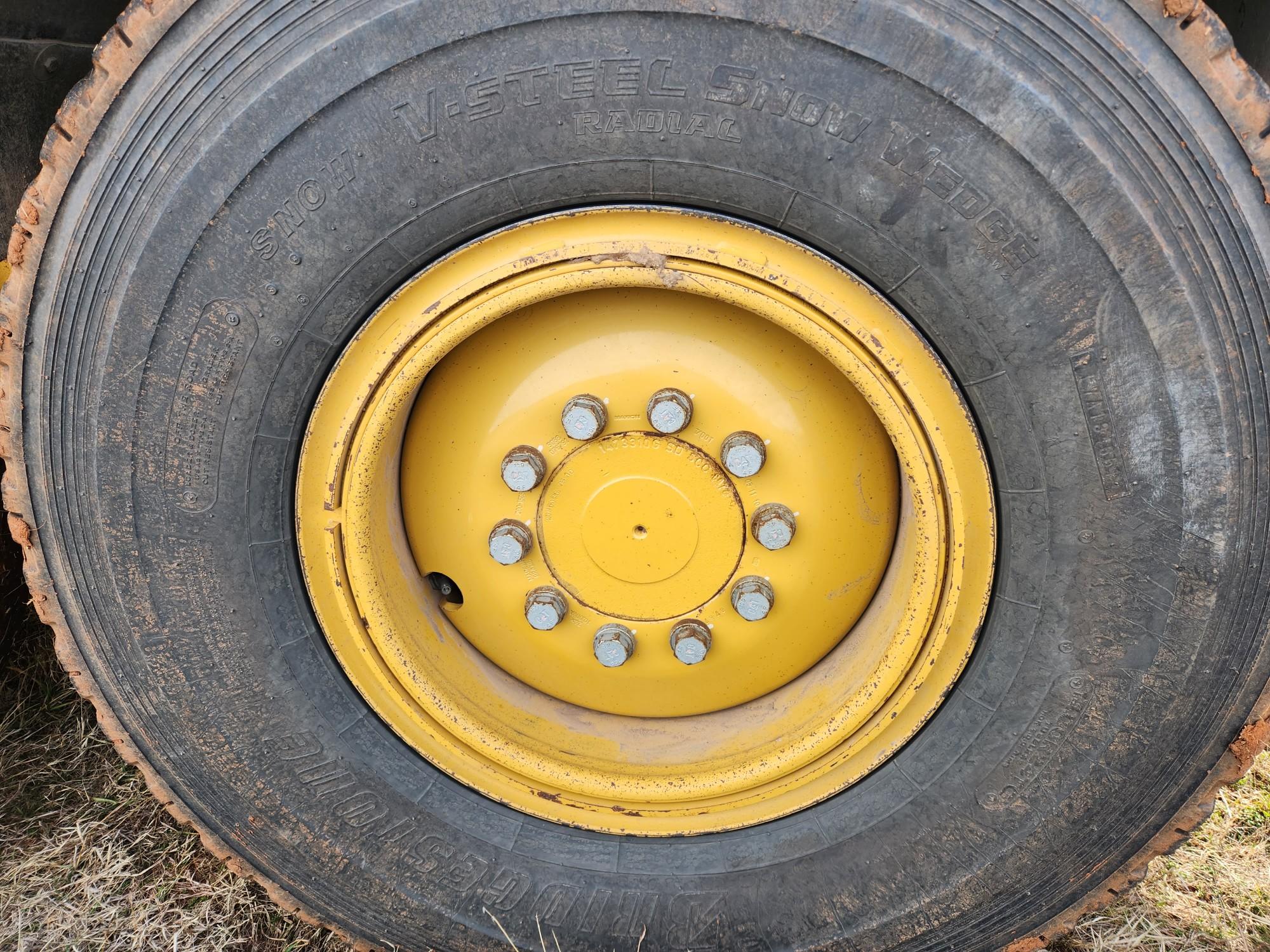 Used 2010 Caterpillar 160M with 14' board and removable snow wing