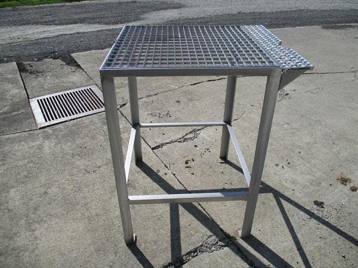 Used Work Platform, 30"x 29", 1" Serrated bar grate top