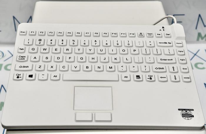 Used OLYMPUS CV-170 VIDEO PROCESSOR AND MAN & MACHINE MEDICAL KEYBOARD