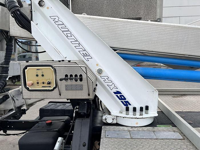 Usato 2011 NISSAN CABSTAR CON PIATTAFORMA MULTITEL HX 195