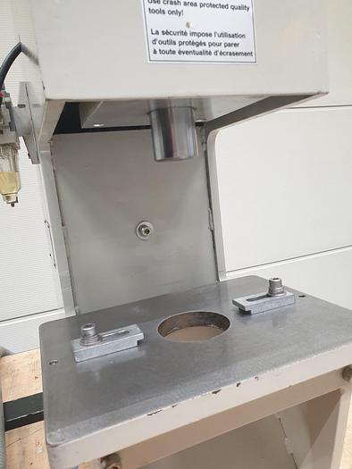 Gebraucht Druckluftstanze Elumatec ST 225