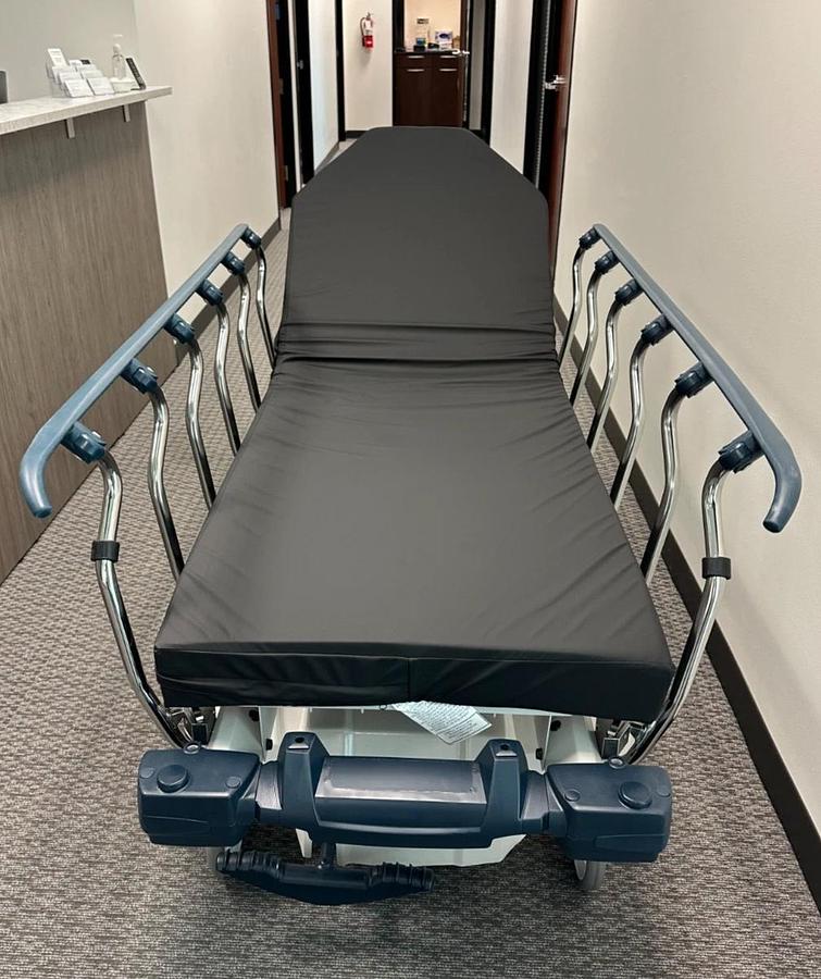 Refurbished Stryker 1005 Glideaway Stretcher w Mattress