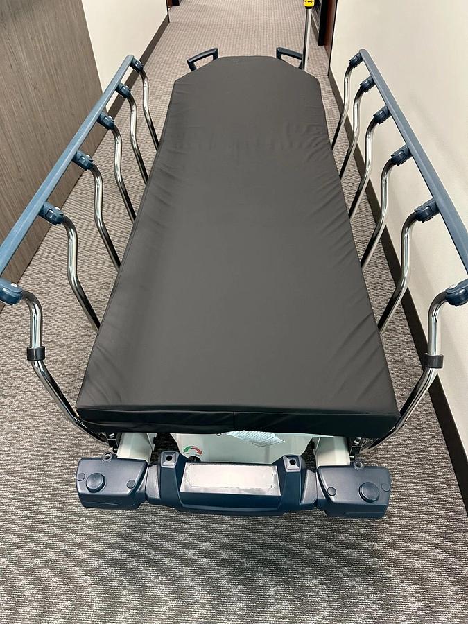 Refurbished Stryker 1005 Glideaway Stretcher w Mattress