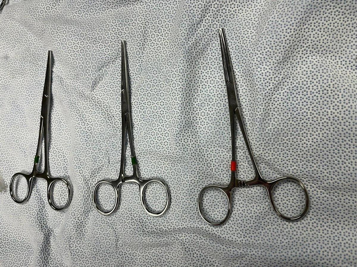 Used Integra Jarit 105-230 Kocher Forceps 5-1/2" 140mm Straight
