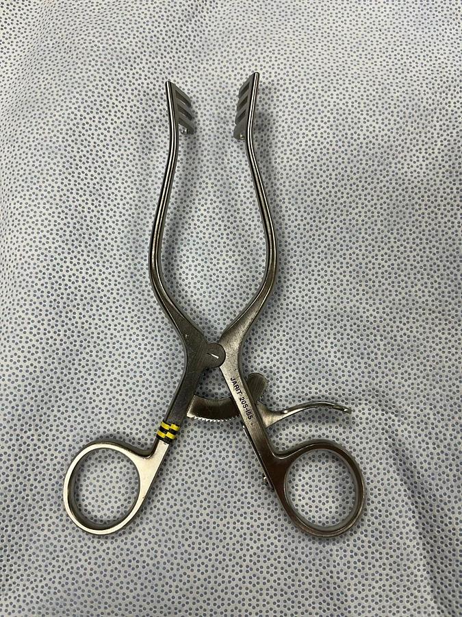 Used Integra Jarit Surgical Weitlaner Retractor 205-155 - 3 x 4 Teeth Sharp 6-3/8"