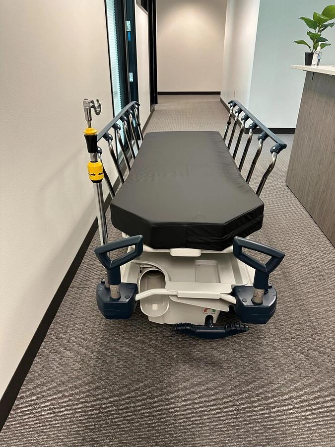 Refurbished Stryker 1005 Glideaway Stretcher w Mattress