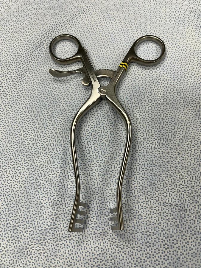 Used Integra Jarit Surgical Weitlaner Retractor 205-155 - 3 x 4 Teeth Sharp 6-3/8"