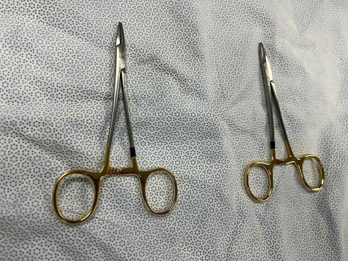 Used Integra Jarit 121-120 - Carb-Bite, Smooth Jaws, 5-1/8" Needle Holders