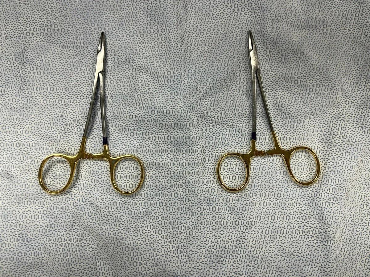 Used Integra Jarit 121-120 - Carb-Bite, Smooth Jaws, 5-1/8" Needle Holders