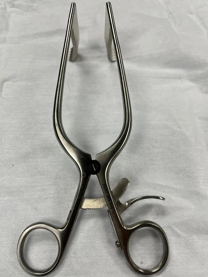 Used Jarit 205-244 Retractor Blades