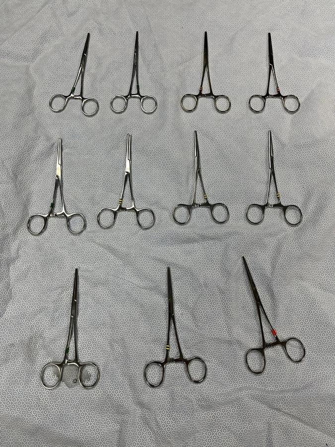 Used Integra Jarit 105-230 Kocher Forceps 5-1/2" 140mm Straight