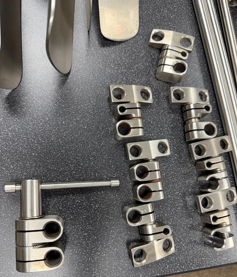 Used Thompson 41901A Elite Rail Clamp Set w Retractors