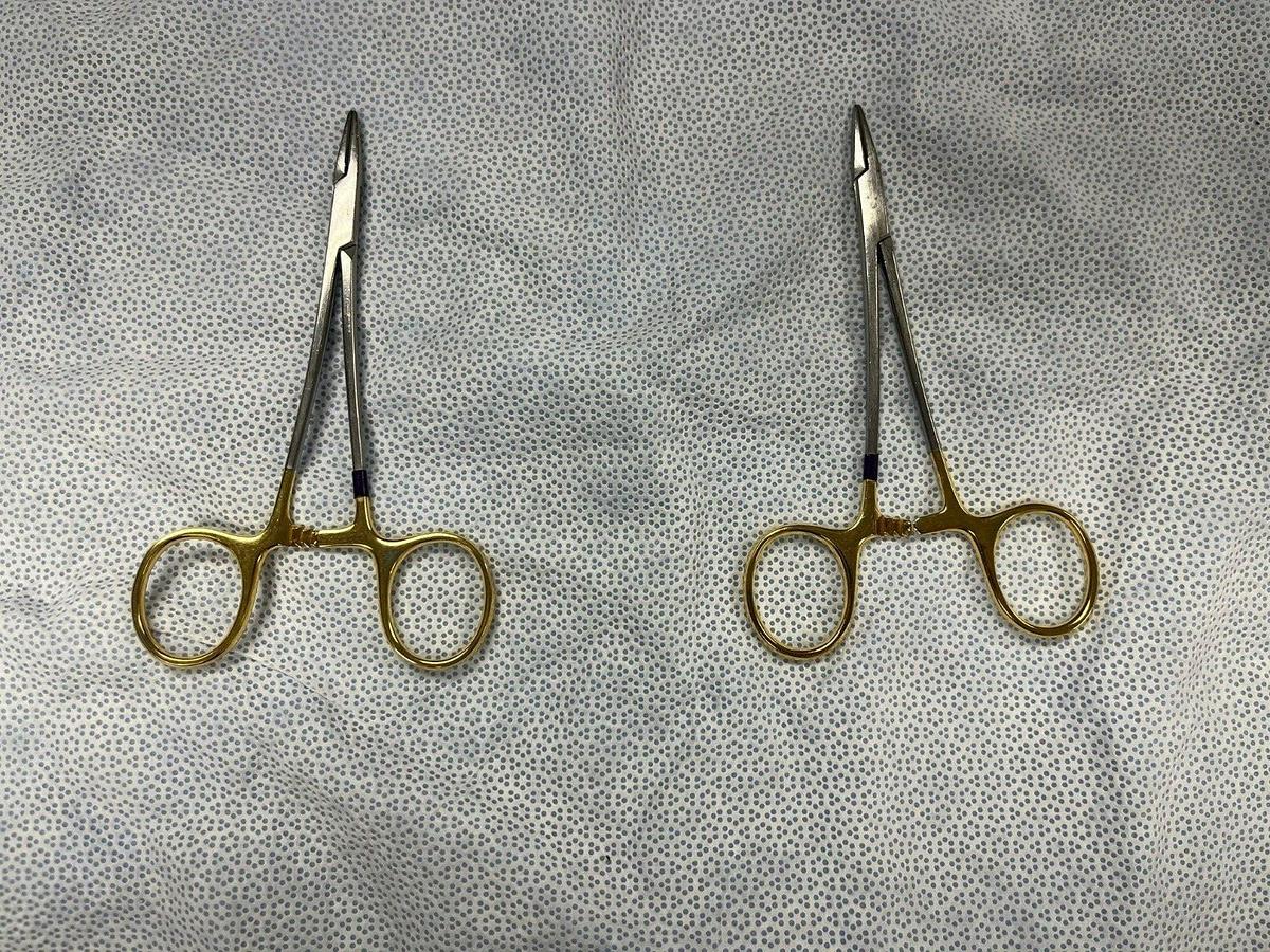 Used Integra Jarit 121-120 - Carb-Bite, Smooth Jaws, 5-1/8" Needle Holders