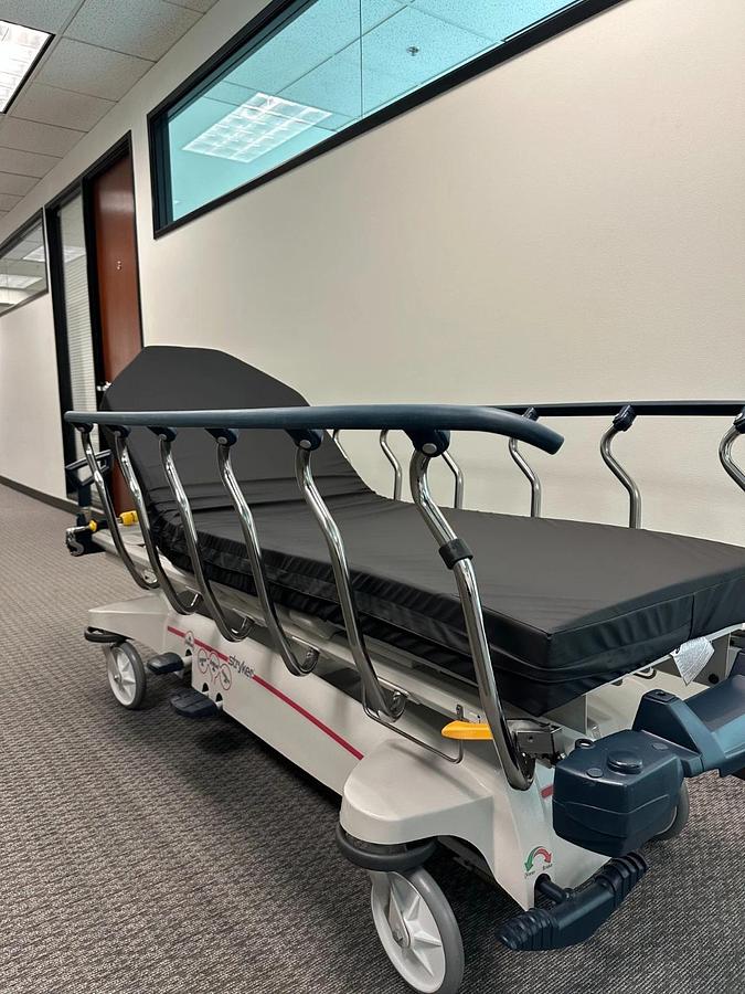 Refurbished Stryker 1005 Glideaway Stretcher w Mattress