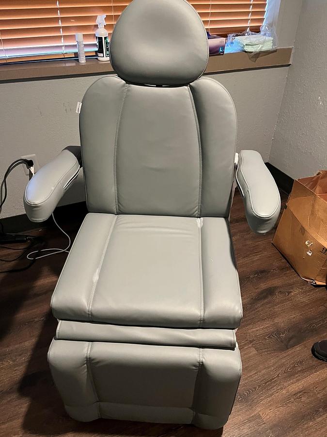 Used Skin Act Bellage Medical Electric Spa/Treatment Chair - 4 Movement 