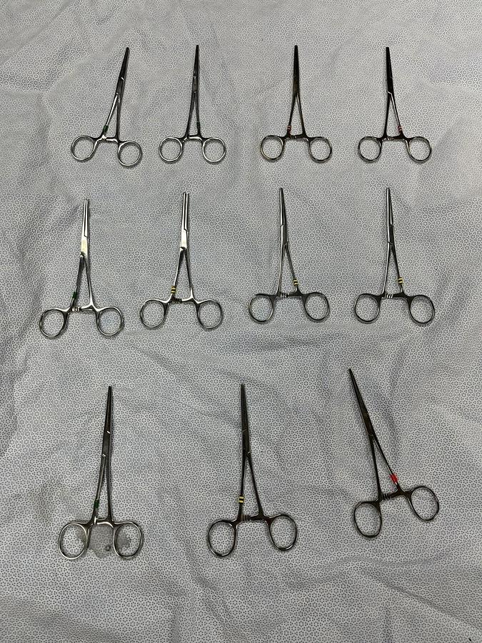 Used Integra Jarit 105-230 Kocher Forceps 5-1/2" 140mm Straight