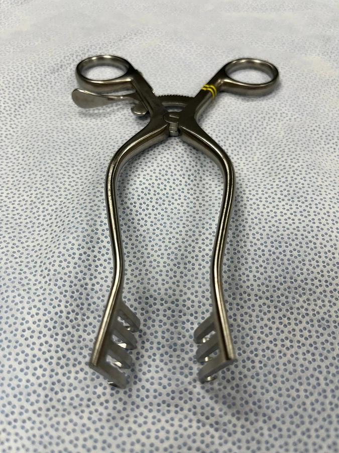 Used Integra Jarit Surgical Weitlaner Retractor 205-155 - 3 x 4 Teeth Sharp 6-3/8"