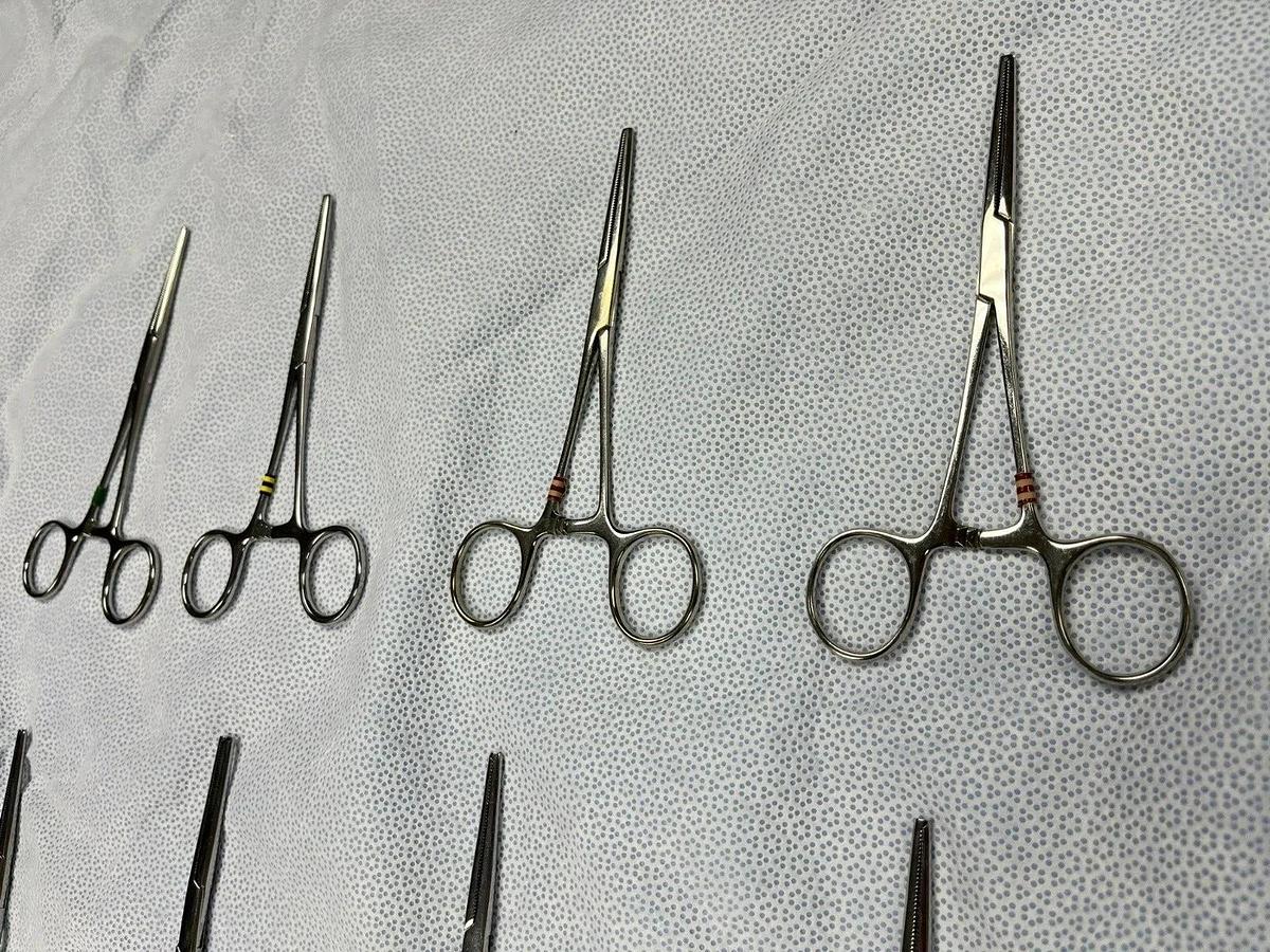Used Integra Jarit 105-230 Kocher Forceps 5-1/2" 140mm Straight