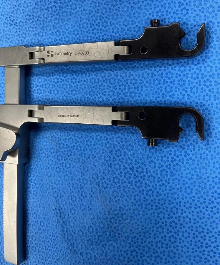 Used Symmetry Surgical Transverse Side Loading Double Hinge Retractor 59-0100