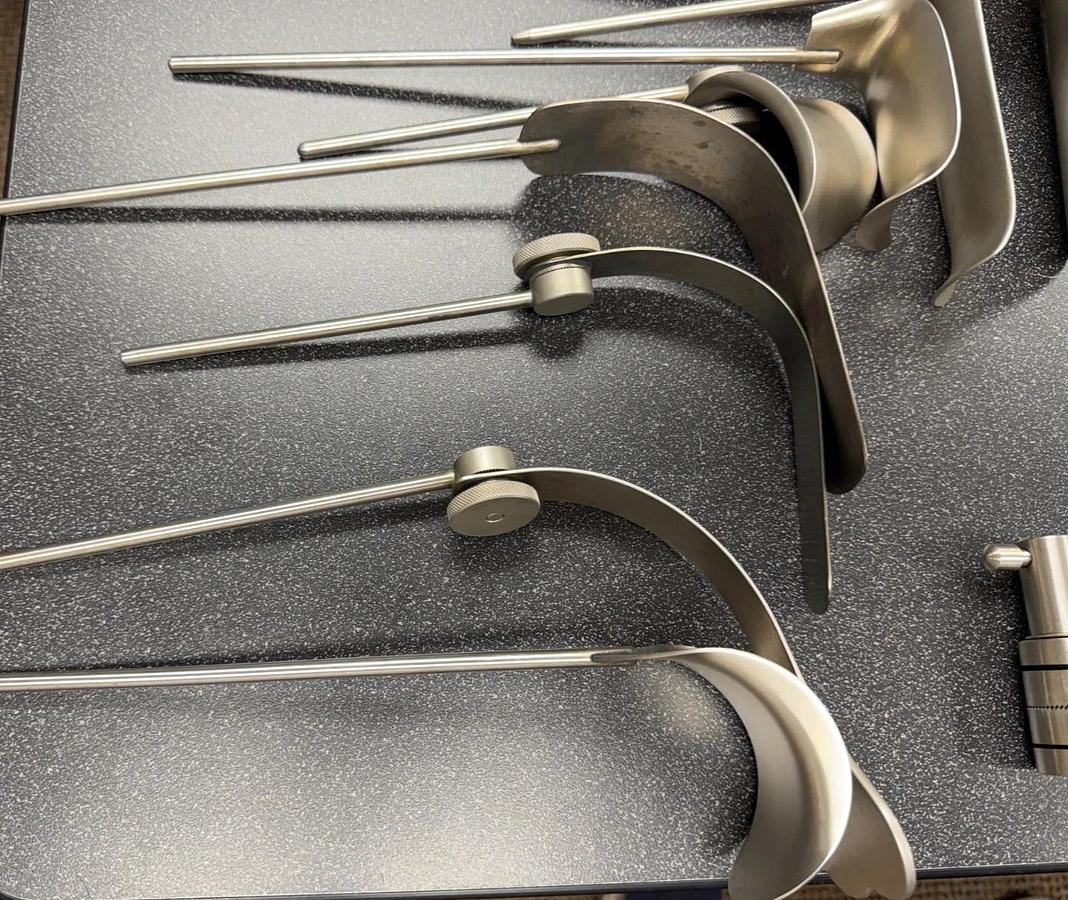 Used Thompson 41901A Elite Rail Clamp Set w Retractors
