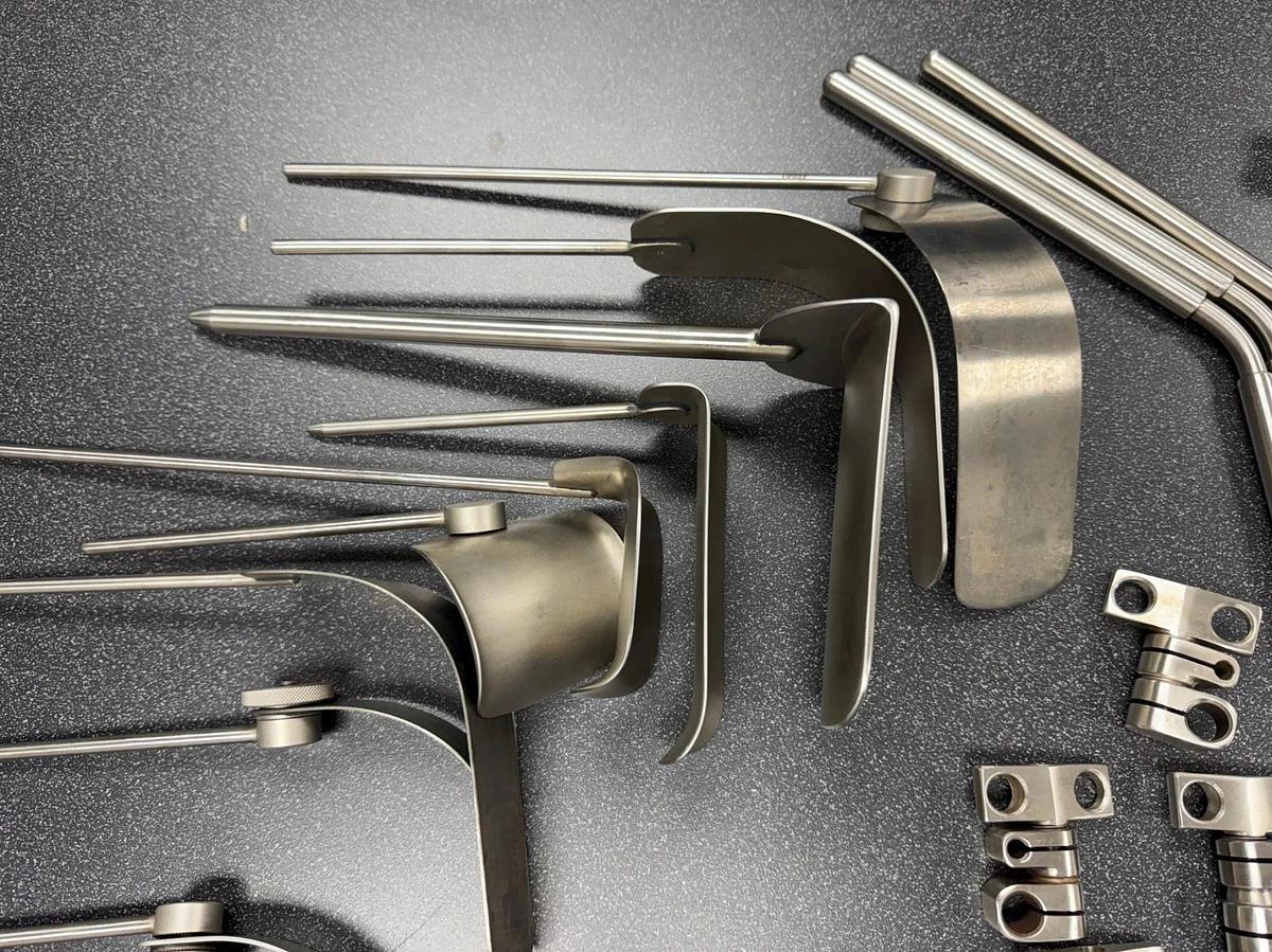 Used Thompson 41901A Elite Rail Clamp Set w Retractors