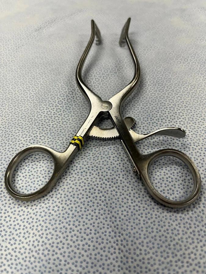 Used Integra Jarit Surgical Weitlaner Retractor 205-155 - 3 x 4 Teeth Sharp 6-3/8"