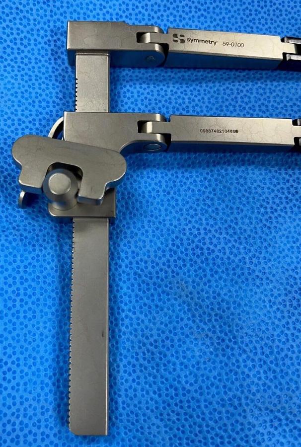 Used Symmetry Surgical Transverse Side Loading Double Hinge Retractor 59-0100