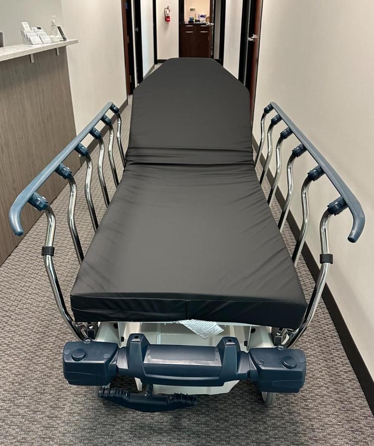 Refurbished Stryker 1005 Glideaway Stretcher w Mattress