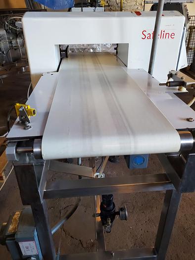 Used Safeline metal detector 14"x 4.5"