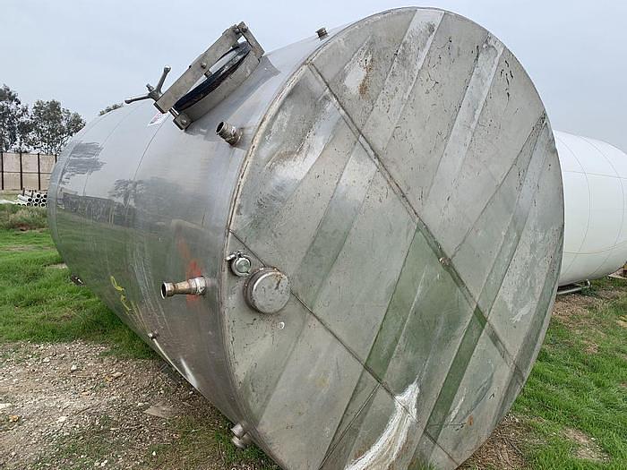 Used 5,000 GALLON VERTICAL TANK - S/S