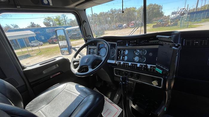 Used 2011 Kenworth T800 Tri-Axle Dump Truck