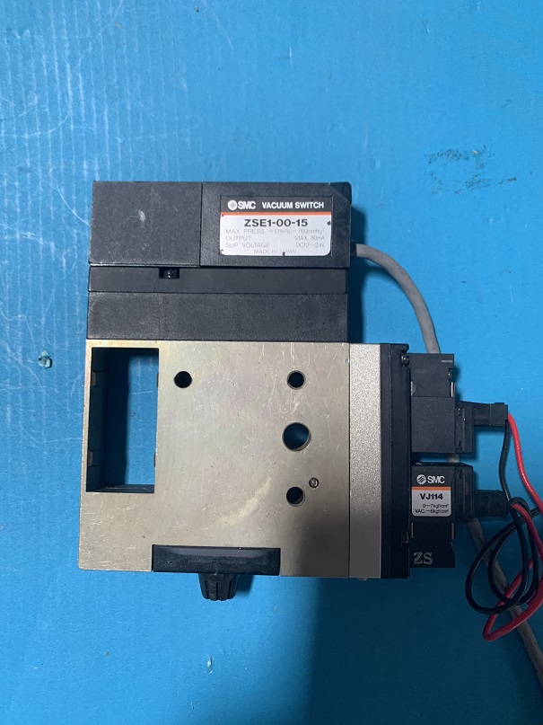 Used smc vacuum ejector and vacuum switch  zm073n ;zse1-00-15