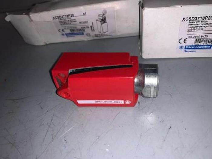 XCSD3718P20 - Schneider Electric - Limit Switch