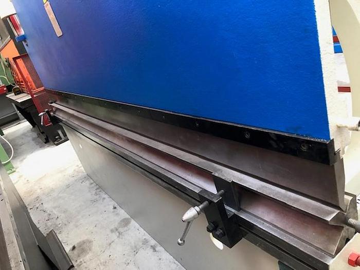 Usato PIEGATRICE COMAC IDRAULICA 3000X80 TON