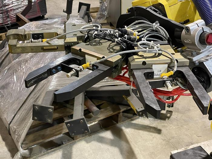 Used FANUC R1000iA/100F 100KG X 2230MM H REACH 6 AXIS ROBOT WITH R30iA CONTROLLER