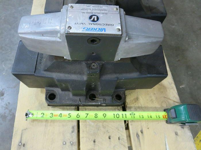 Used Vickers, DG4S4 0168C 50 & DG5S4 104C 58,Pilot Valve W/Directional Control Valve
