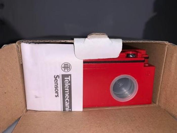 XCSE5312 SCHNEIDER ELECTRIC Interlock switch