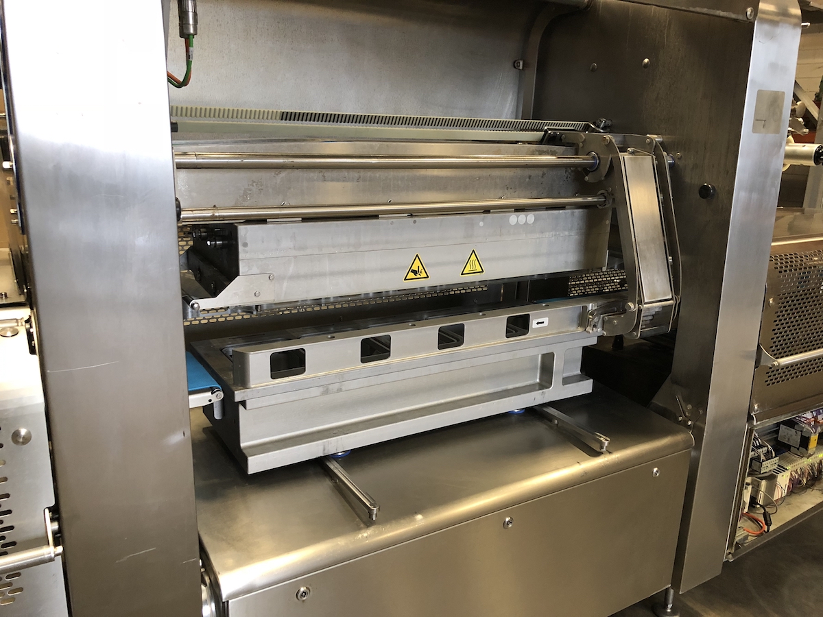 Used Multivac T800 high speed MAP traysealer
