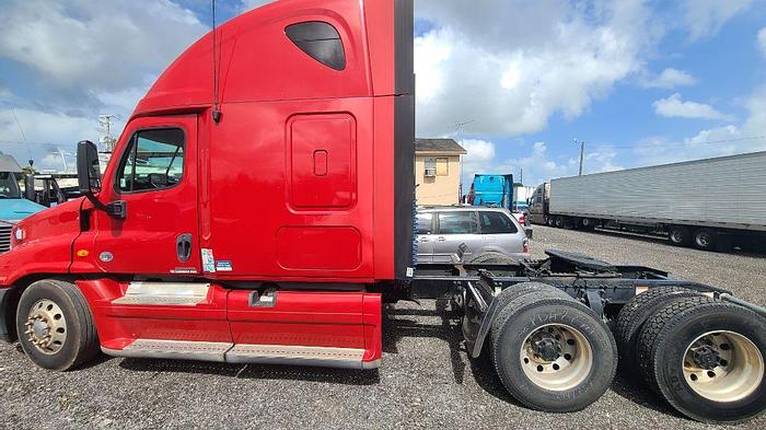 Used 2012 FREIGHTLINER Cascadia