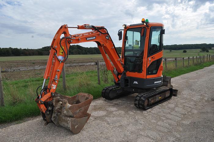 Used 2017 DOOSAN DX27Z