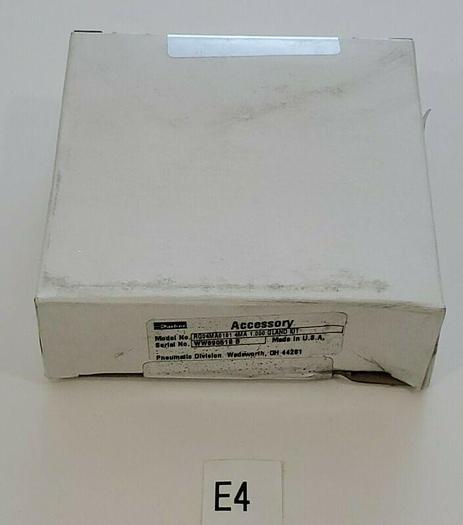*NEW IN SEALED BOX* Parker Rod Gland Kit RG04MA0101 4MA 1.00 + WARRANTY!