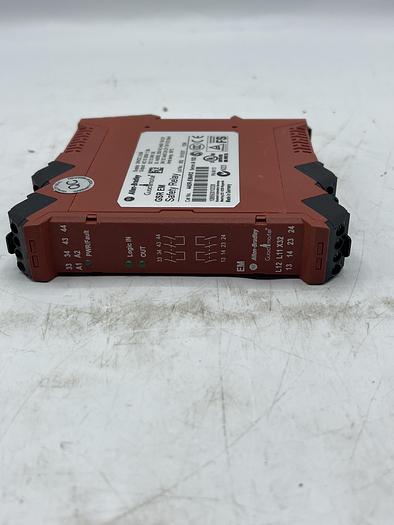 Used AB ALLEN BRADLEY 440R-EM4R2 Ser A