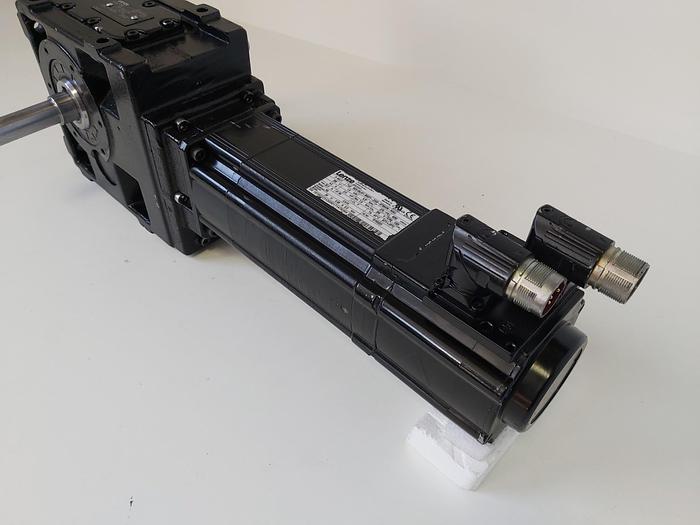 Gebraucht Servomotor + Getriebe, MCS 09L41-RS0P1-Z0D0-ST5S00N-R0SU + GKS04-3F, Lenze gebraucht-Top
