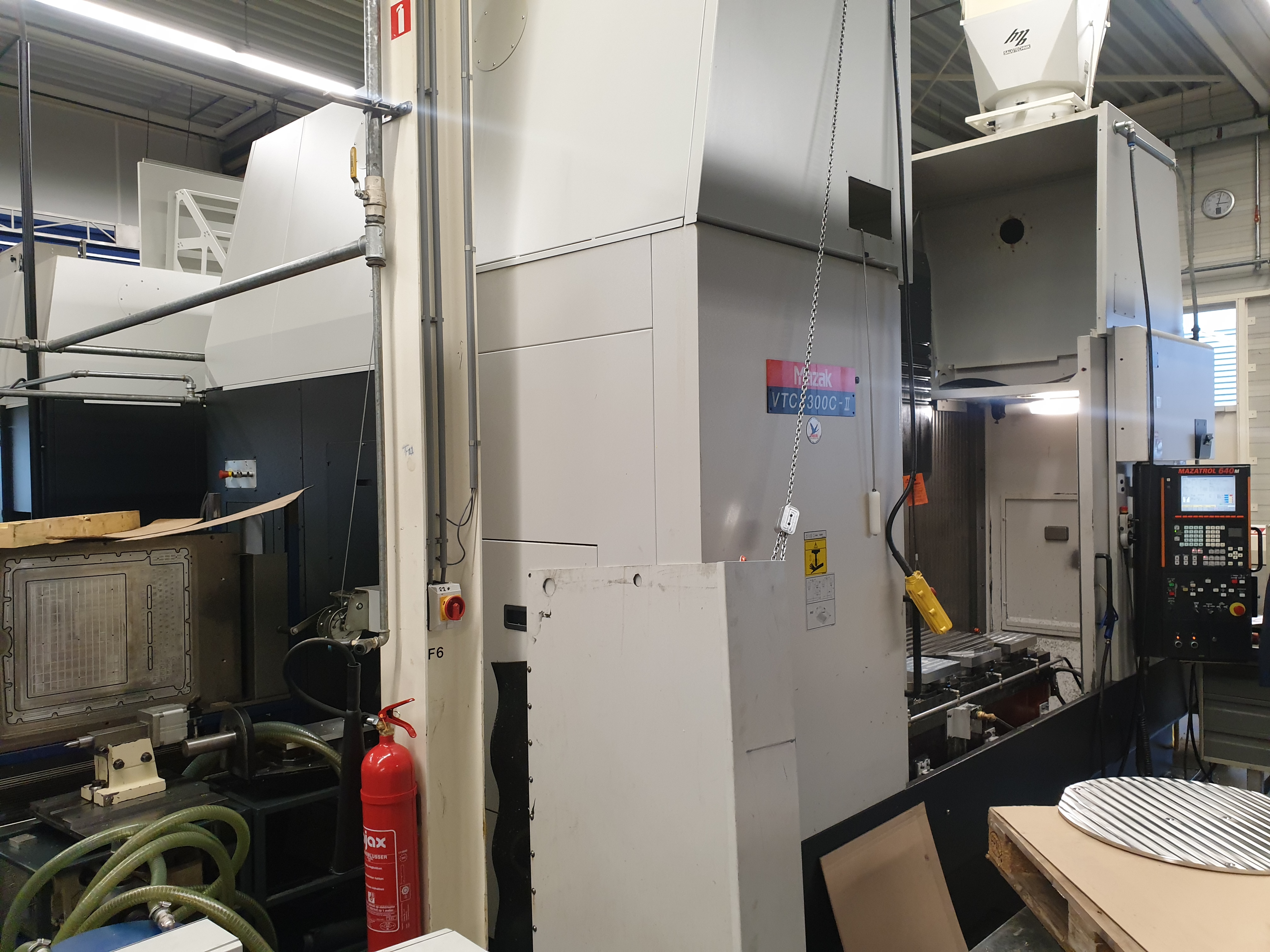 Gebruikt 2004 MAZAK VTC - 300C - II
