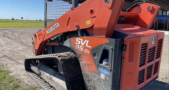 Used 2019 Kubota  SVL95-2S