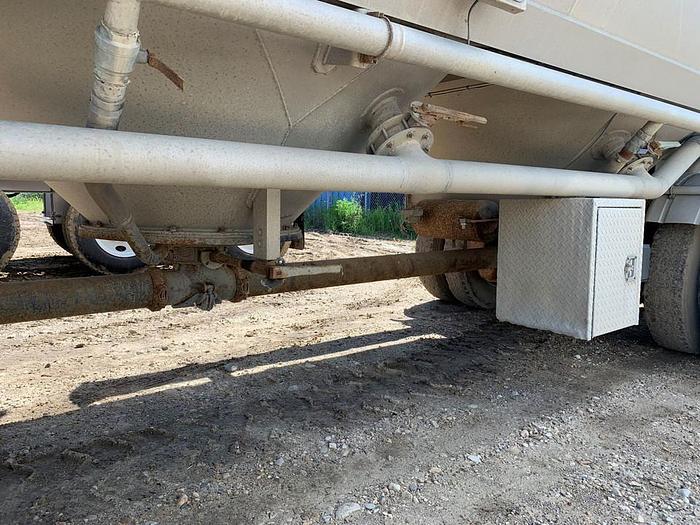 Used 2014 Bedard Pneumatic Dry Bulker Trailer